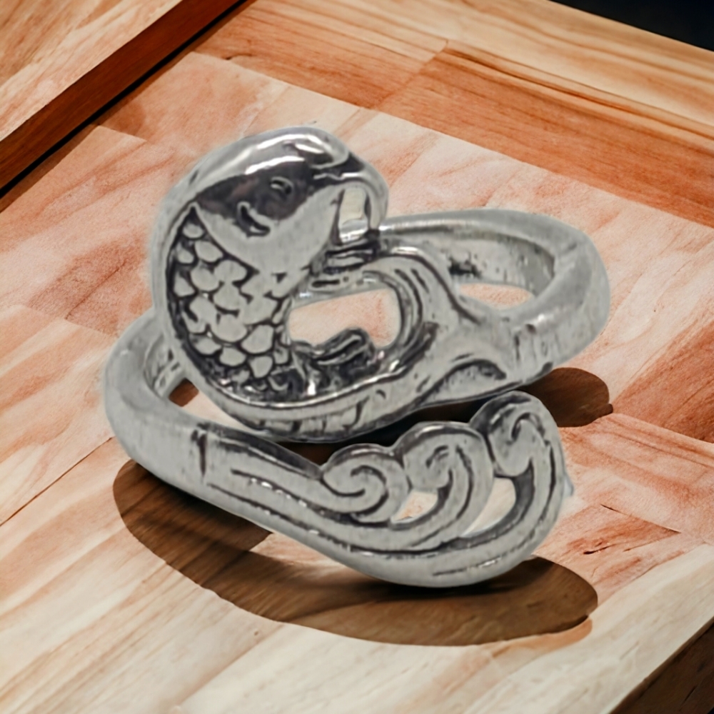 Goicko Fish on Wave made of stainless steel